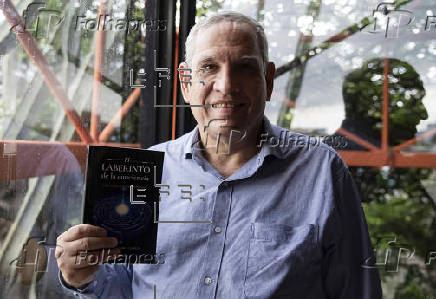 El nicaragüense Ricardo Cuadra publica su primera novela: 'El laberinto de la conciencia'