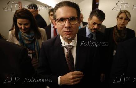 Hugo Motta no Salão Verde antes de Sessão sobre o IOF