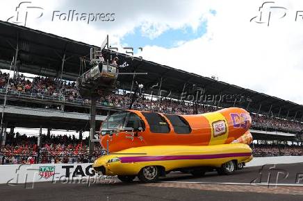 Seis 'coches-salchicha' acaparan los focos con una insólita carrera en el oval de Indy500