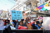 Supporters of Evo Morales's candidacy clash with police, in La Paz