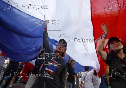 Protesters rally at Victory Monument against war with Cambodia