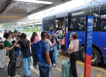 O governador de são paulo, tarcísio de freitas autoriza novo novo aumento no valor da tarifa em linhas de ônibus intermunicipais da empresa metropolitana de transportes urbanos (emtu)
