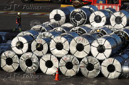 Steel rolls from China at the Valparaiso port