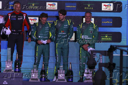 Bandeirada e pódio da categoria lmgt3 durante o fia wec no rolex 6 horas de são paulo
