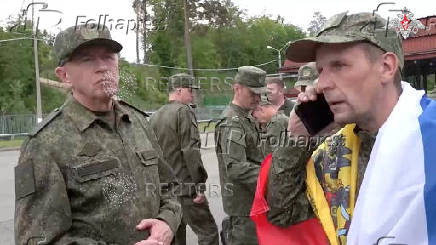 Russian soldiers meet Deputy Defence Minister Fomin in Belarus after release from Ukraine on second day of POW exchange