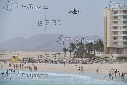El Gobierno canario inicia en Fuerteventura un programa piloto con drones de rescate en playas