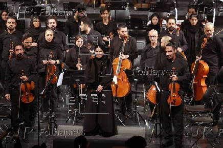 First female conductor leads Tehran's Symphony Orchestra