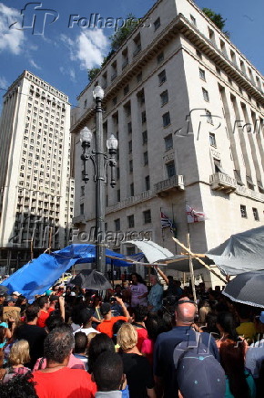 Manifestantes aceitam proposta da prefeitura e deixam o local