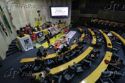 Estudantes ocupam plenário da Câmara Municipal