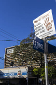 Placa configurando aporofobia, na cidade de Marília