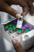 Vacinação contra dengue na UBS Jardim Fortuna, em Itaquaquecetuba