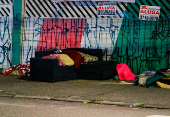 Moradores de rua enfrentam frio em SP