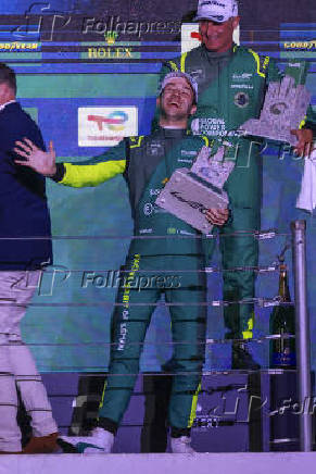 Bandeirada e pódio da categoria lmgt3 durante o fia wec no rolex 6 horas de são paulo