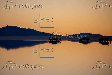 Atardecer en el salar de Uyuni en Bolivia