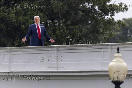 US President Donald J. Trump tours the roof at the White House