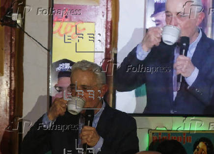 Expresidente Uribe hace mitin electoral en su primer acto público tras quedar en libertad