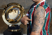 Trofeo de la Copa Mundial de Clubes de la FIFA en el Monumento al Cristo Redentor
