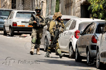 Israeli soldiers take part in an Israeli raid in Nablus