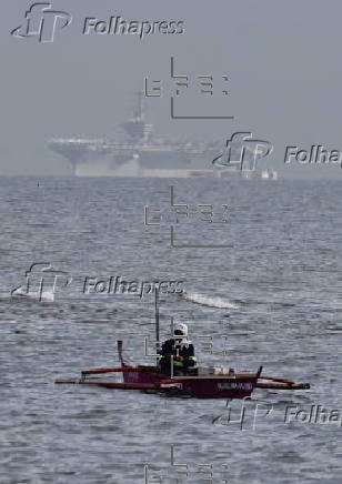 The US Navy’s Nimitz-class nuclear-powered aircraft carrier USS George Washington (CVN-73) anchors at Manila Bay