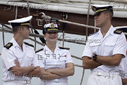 El Juan Sebastián de Elcano, con la princesa Leonor a bordo, pone rumbo a Galicia