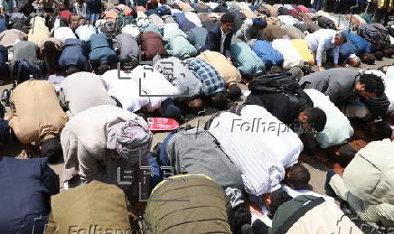 Yemenis perform Istisqa rain prayer due to drought