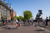 Morning cycling commute in London
