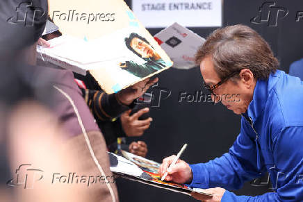 Jackie Chan é visto na região da Times Square na cidade de Nova York