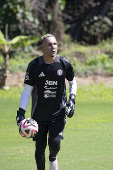 Costa Rica entrena con equipo completo para partidos ante Bahamas y Trinidad y Tobago