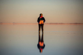 Atardecer en el salar de Uyuni en Bolivia