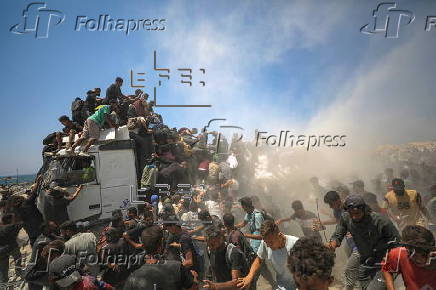 Aid enters Gaza Strip after Israel announces daily pause of hostilities