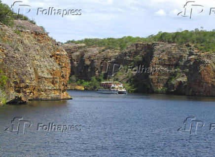 Passeio de catamarã no Cânion do Xingó (SE)