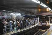 Movimentação dentro da Estação Sé do metrô