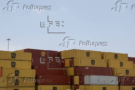 US President Trump's 10 percent tariff cuts about a third of traffic at the Los Angeles Port