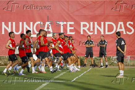 Primer entrenamiento del Sevilla a las órdenes de Almeyda