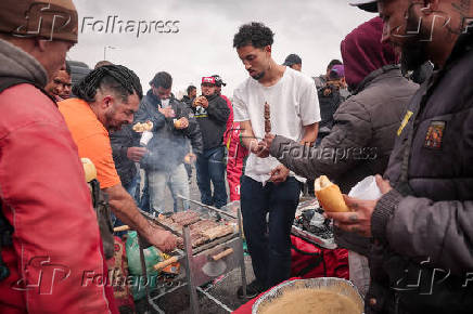 Entregadores por app protestam em frente ao iFood Move (SP)