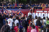El Barcelona celebrar el triplete con una rúa por las calles de la ciudad