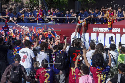 El Barcelona celebrar el triplete con una rúa por las calles de la ciudad
