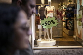 Summer sales begin in Rome