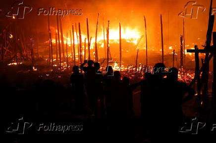 Incêndio atinge 600 casas em Manaus
