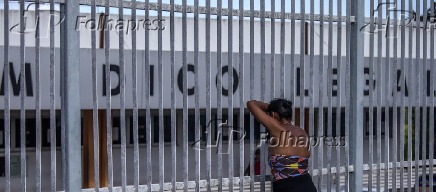 Familiar de preso no Compaj aguarda informações no IML