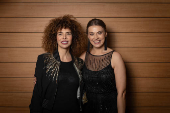 A presidente do Instituto Ampara Animal, Juliana Camargo, recebeu a cantora Vanessa da Mata 
