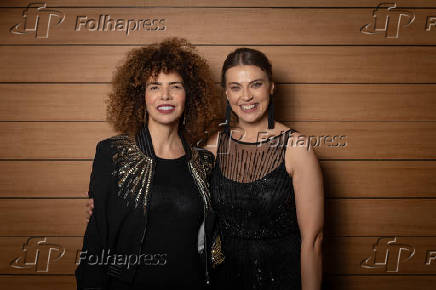 A presidente do Instituto Ampara Animal, Juliana Camargo, recebeu a cantora Vanessa da Mata 