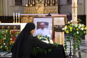 People pray for Pope Francis in Jerusalem