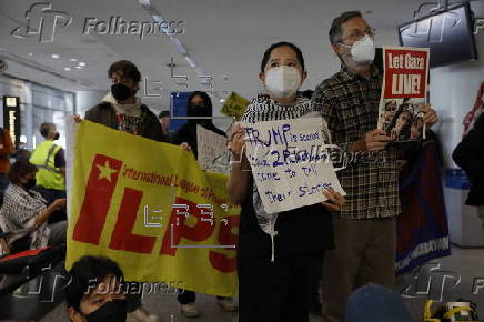 Protest erupts after US detains Palestinian visitors at San Francisco Airport