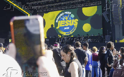 Fiéis se preparam para a Marcha para Jesus que terá uma caminhada da estação Luz do Metrô