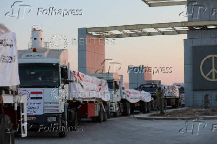 Egyptian Red Crescent convoy with aid for Gaza Strip
