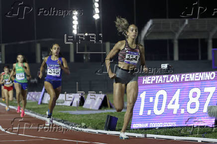 Atletismo: heptatlón femenino 800 metros