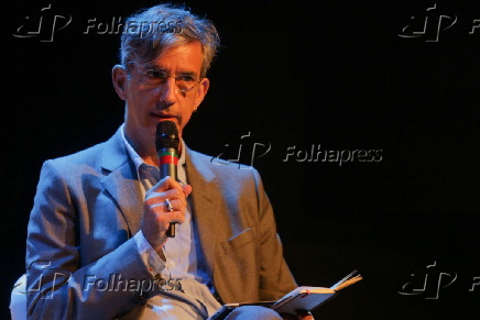 Leão Serva durante debate no evento Folha 95 Anos