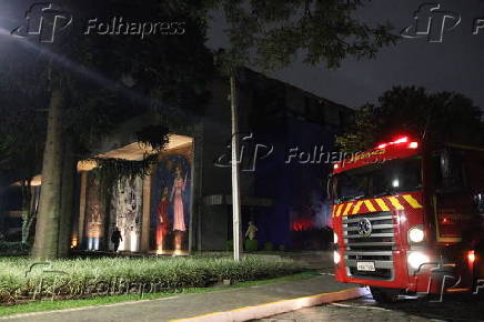 Incêndio na PUC-PR em Curitiba
