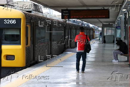 Train workers strike in Lisbon